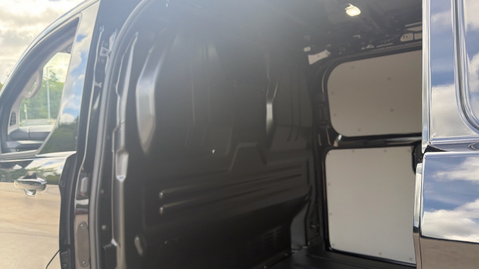 Ford Transit Custom 320 L2 Diesel Fwd 2.0 EcoBlue 136ps H1 Van Limited - Image 18